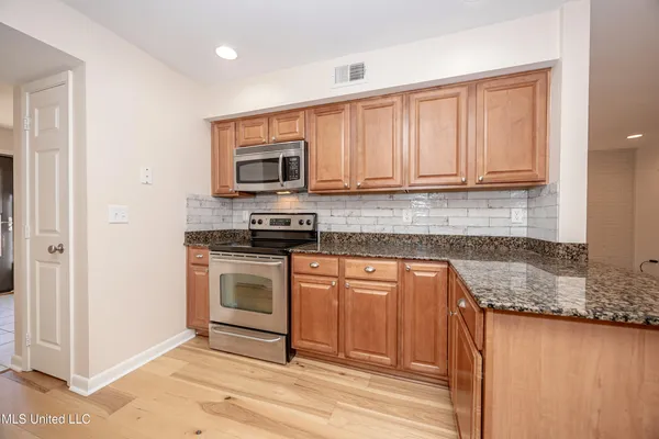 $429,000 | 527 Front Beach Drive, Unit 29, Ocean Springs, MS 39564