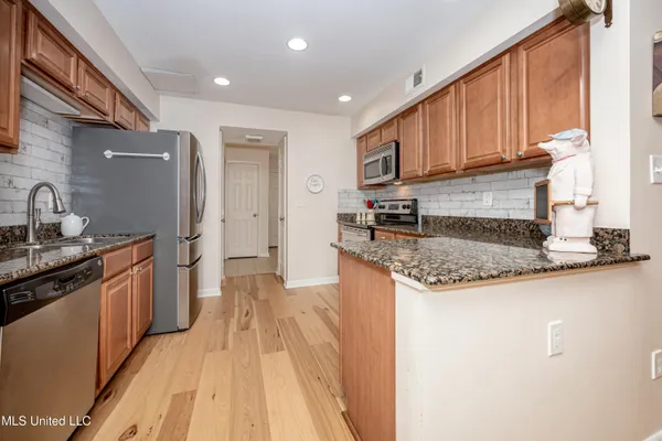 $429,000 | 527 Front Beach Drive, Unit 29, Ocean Springs, MS 39564