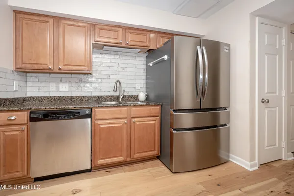 $429,000 | 527 Front Beach Drive, Unit 29, Ocean Springs, MS 39564