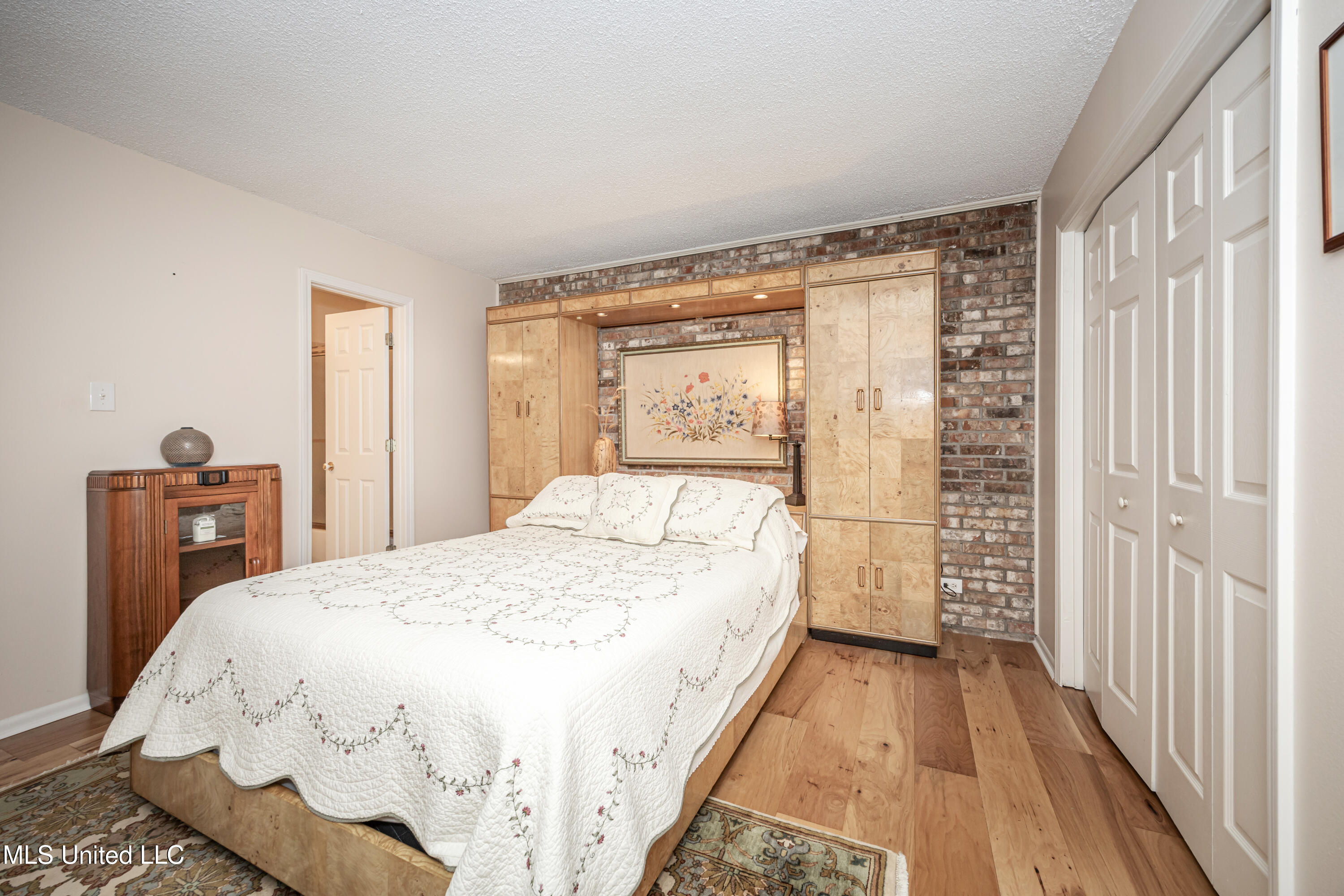 527 Front Beach Drive, Unit 29 Ocean Springs, MS 39564 - Photo 32 of 117 IMG_4331