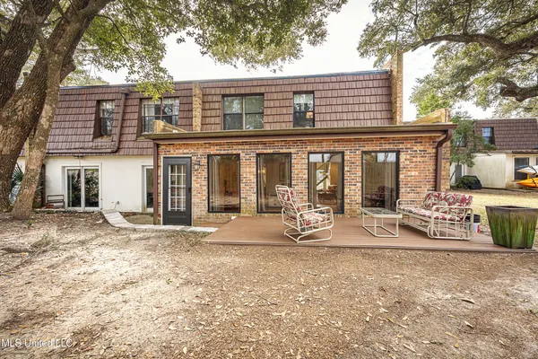 $439,000 | 527 Front Beach Drive, Unit 29, Ocean Springs, MS 39564