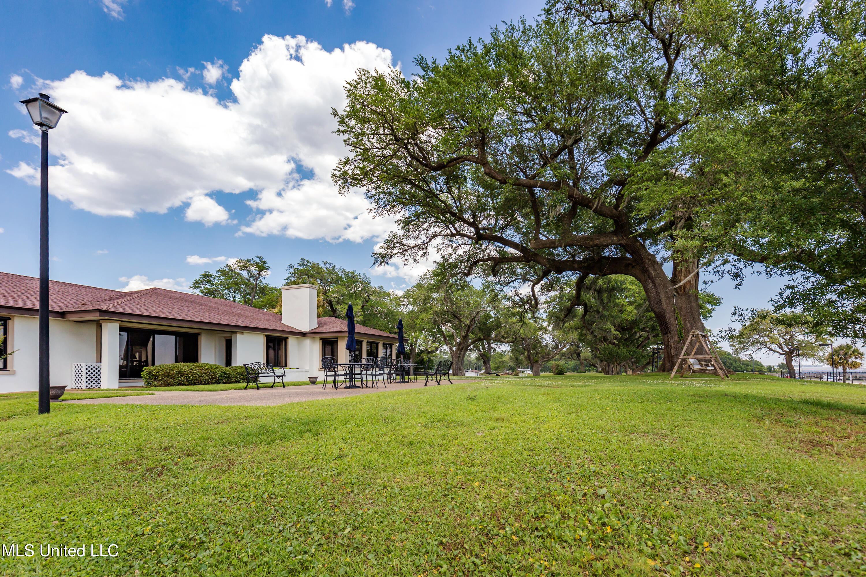 527 Front Beach Drive, Unit 29 Ocean Springs, MS 39564 - Photo 48 of 117 IMG_1375