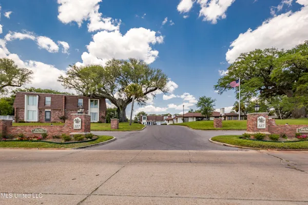 $429,000 | 527 Front Beach Drive, Unit 29, Ocean Springs, MS 39564