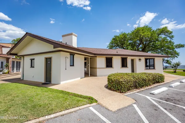 $429,000 | 527 Front Beach Drive, Unit 29, Ocean Springs, MS 39564