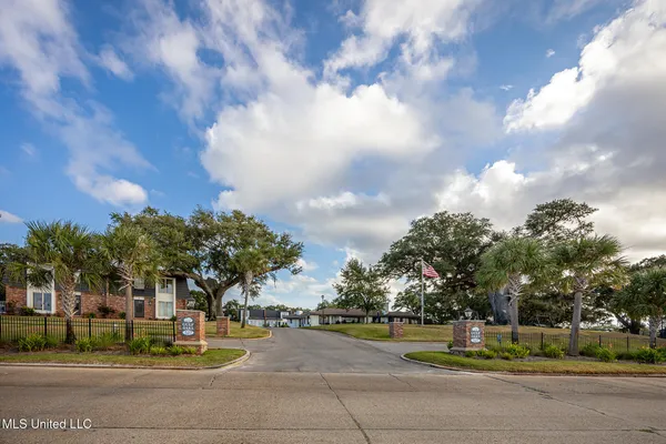 $429,000 | 527 Front Beach Drive, Unit 29, Ocean Springs, MS 39564
