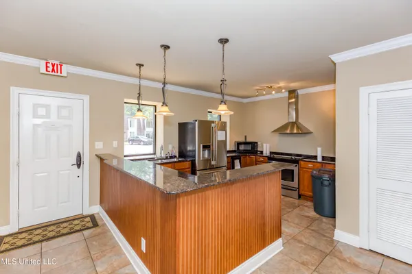 $429,000 | 527 Front Beach Drive, Unit 29, Ocean Springs, MS 39564