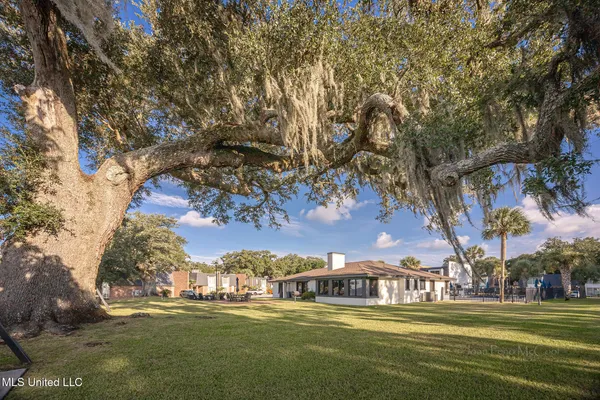 $429,000 | 527 Front Beach Drive, Unit 29, Ocean Springs, MS 39564