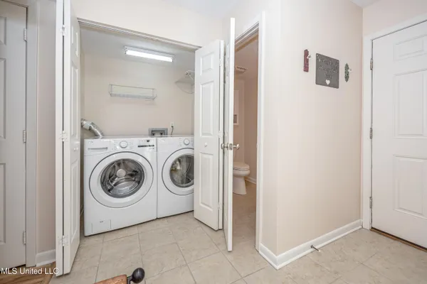 $439,000 | 527 Front Beach Drive, Unit 29, Ocean Springs, MS 39564