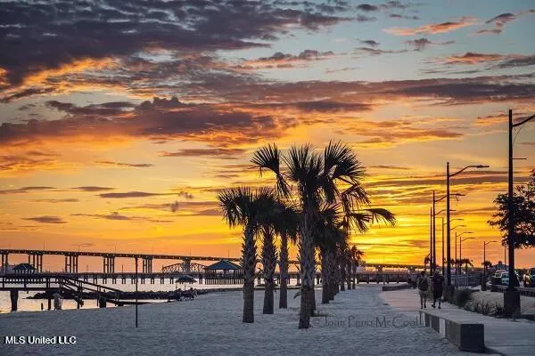 $429,000 | 527 Front Beach Drive, Unit 29, Ocean Springs, MS 39564