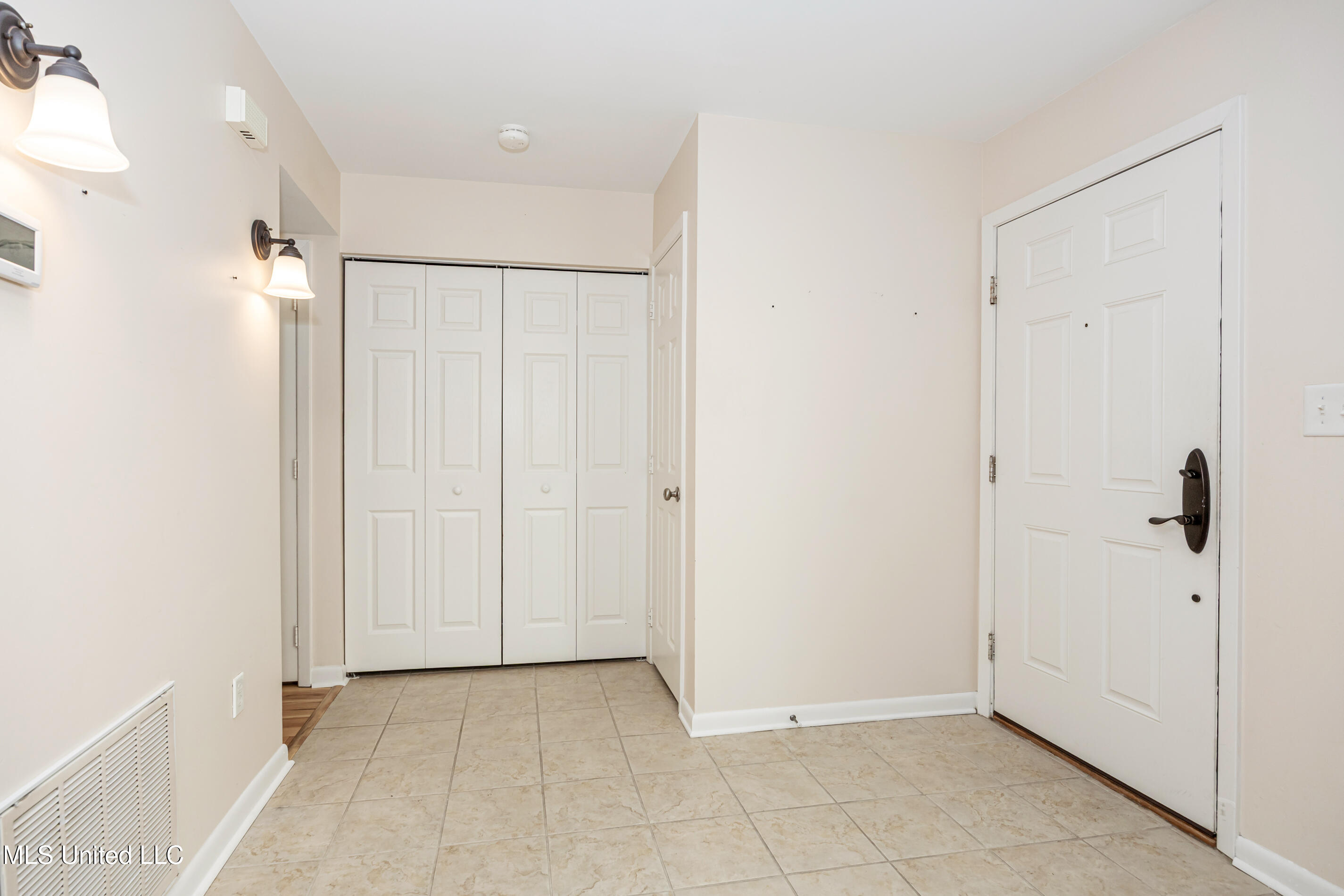 527 Front Beach Drive, Unit 29 Ocean Springs, MS 39564 - Photo 69 of 117 IMG_5104