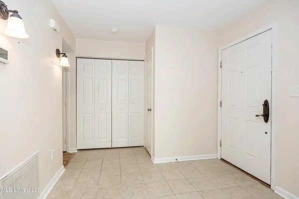 $429,000 | 527 Front Beach Drive, Unit 29, Ocean Springs, MS 39564