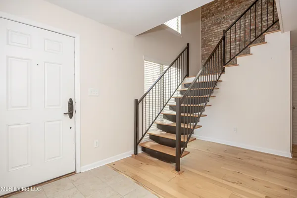 $429,000 | 527 Front Beach Drive, Unit 29, Ocean Springs, MS 39564