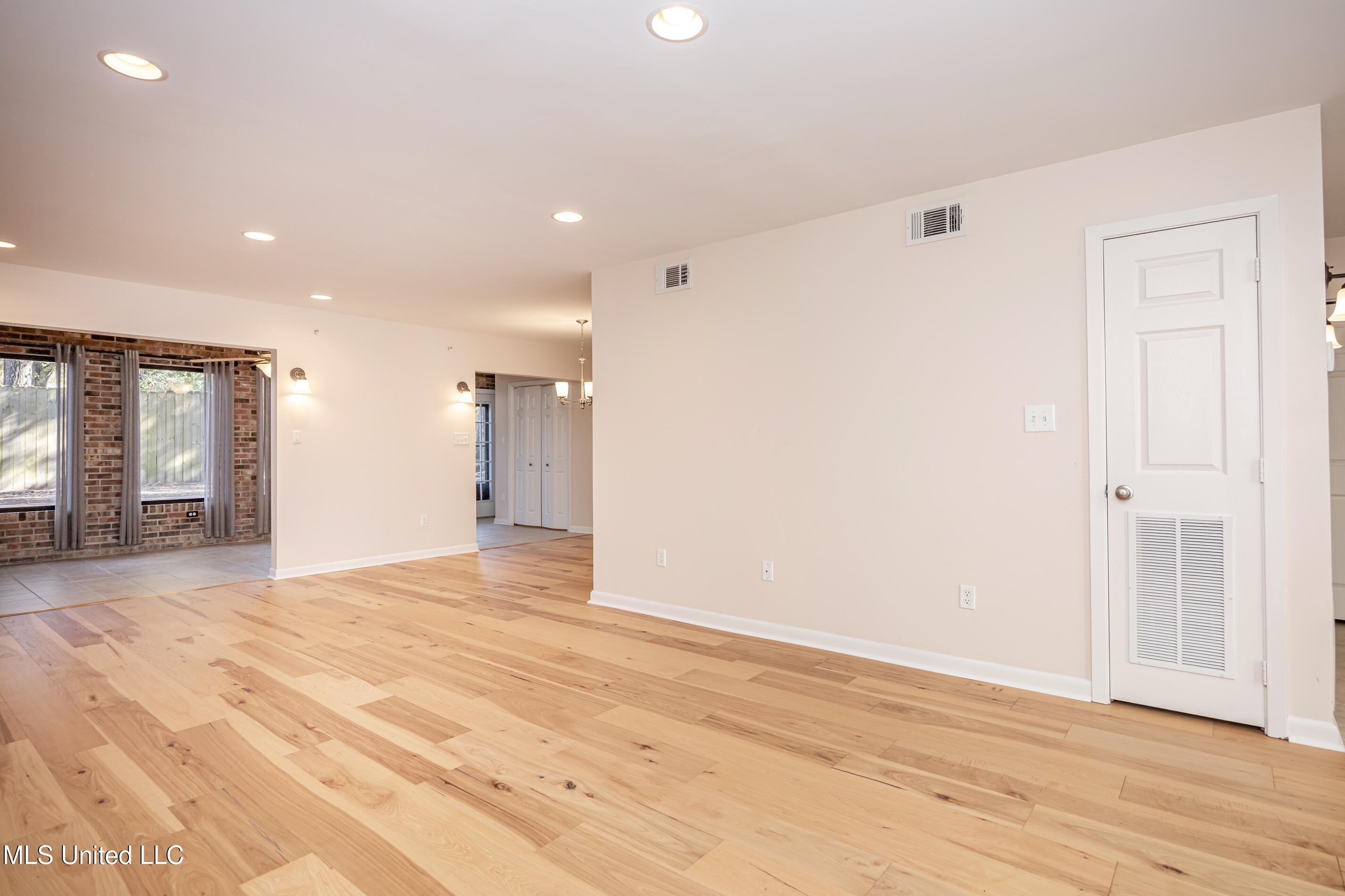 527 Front Beach Drive, Unit 29 Ocean Springs, MS 39564 - Photo 74 of 117 IMG_5109