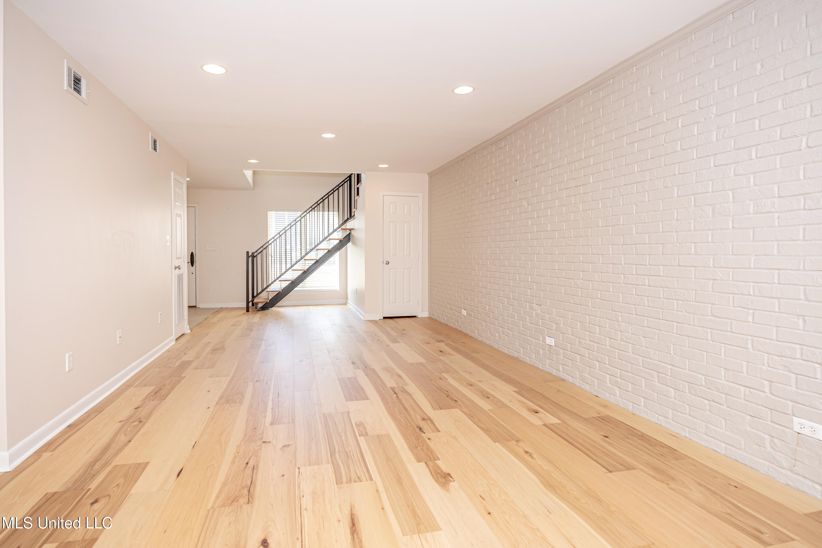 527 Front Beach Drive, Unit 29 Ocean Springs, MS 39564 - Photo 75 of 117 IMG_5110