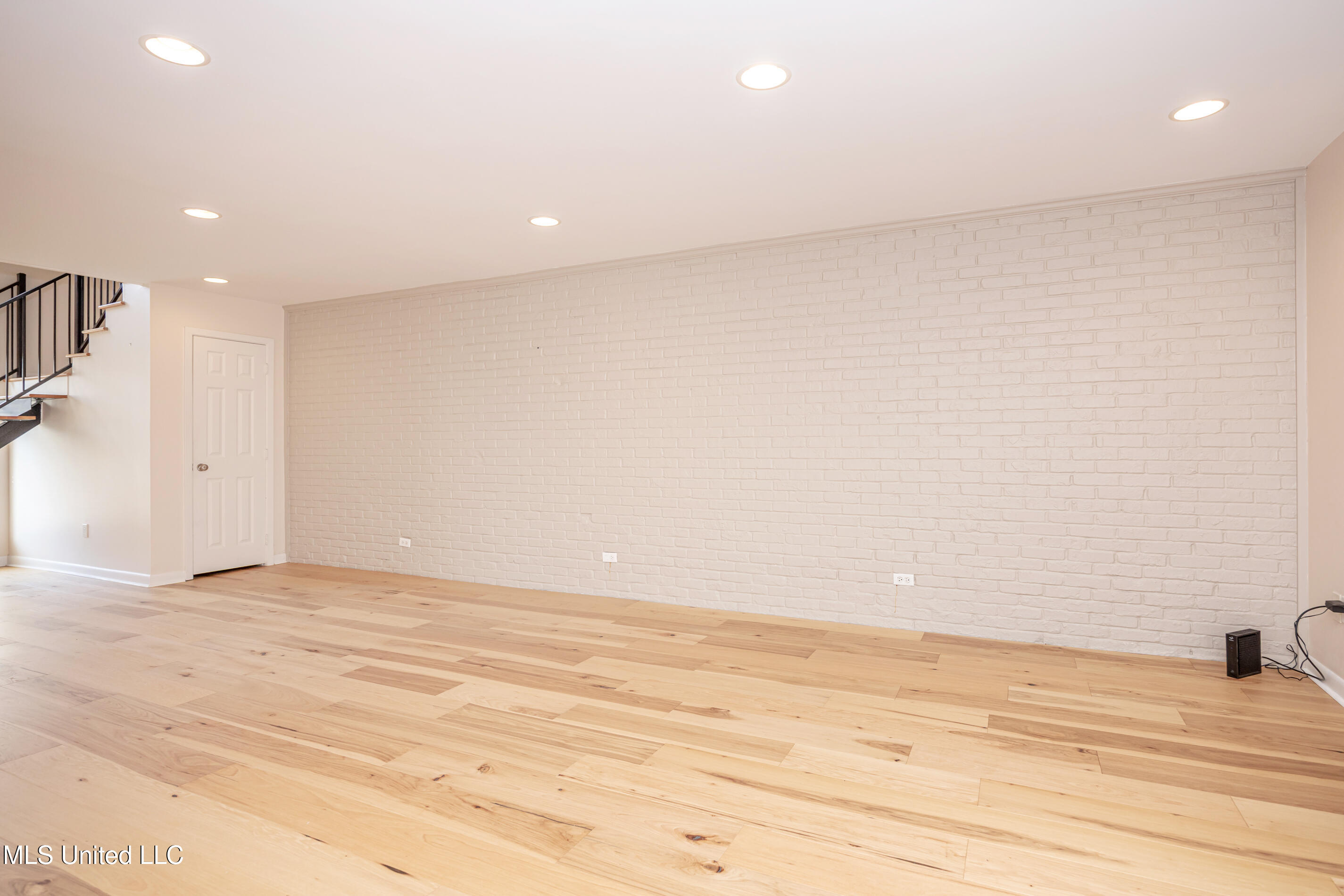 527 Front Beach Drive, Unit 29 Ocean Springs, MS 39564 - Photo 76 of 117 IMG_5111