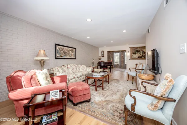 $429,000 | 527 Front Beach Drive, Unit 29, Ocean Springs, MS 39564