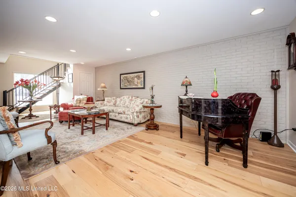$429,000 | 527 Front Beach Drive, Unit 29, Ocean Springs, MS 39564
