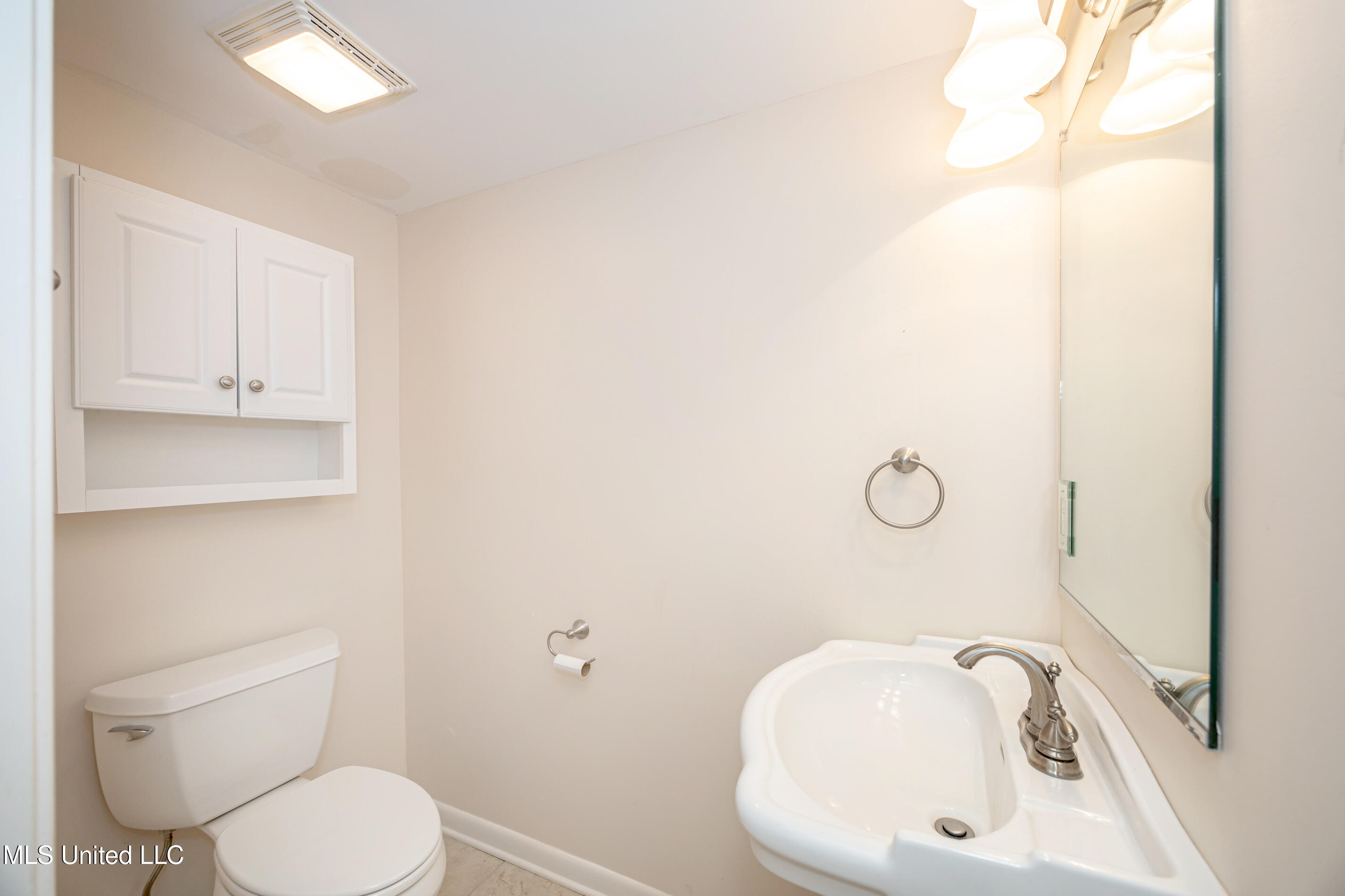 527 Front Beach Drive, Unit 29 Ocean Springs, MS 39564 - Photo 79 of 117 IMG_5114