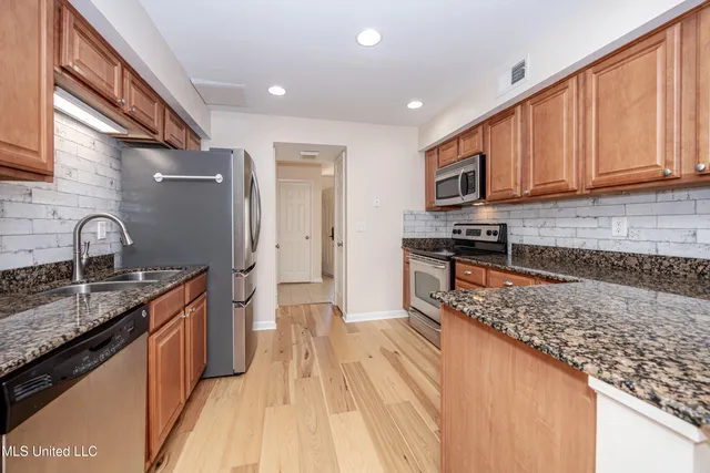 $439,000 | 527 Front Beach Drive, Unit 29, Ocean Springs, MS 39564