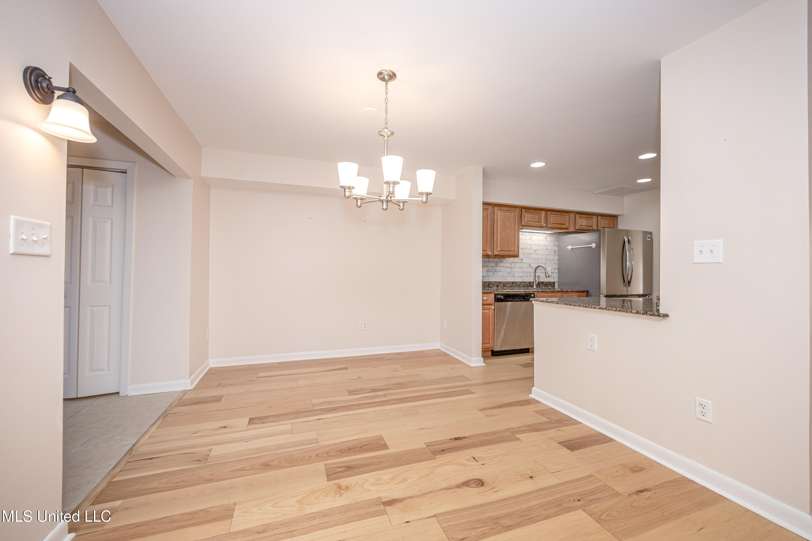 527 Front Beach Drive, Unit 29 Ocean Springs, MS 39564 - Photo 89 of 117 IMG_5124