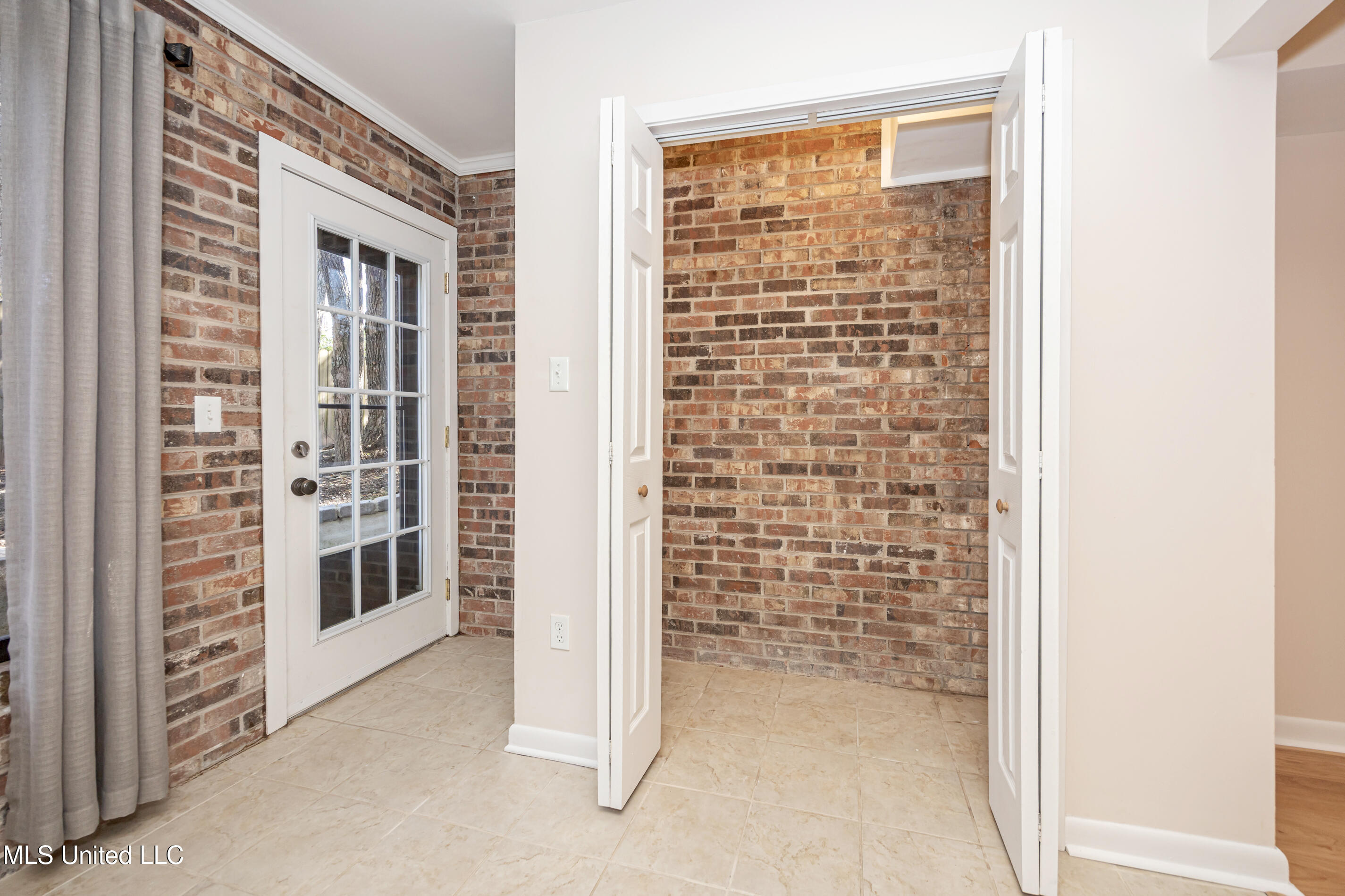 527 Front Beach Drive, Unit 29 Ocean Springs, MS 39564 - Photo 90 of 117 IMG_5125