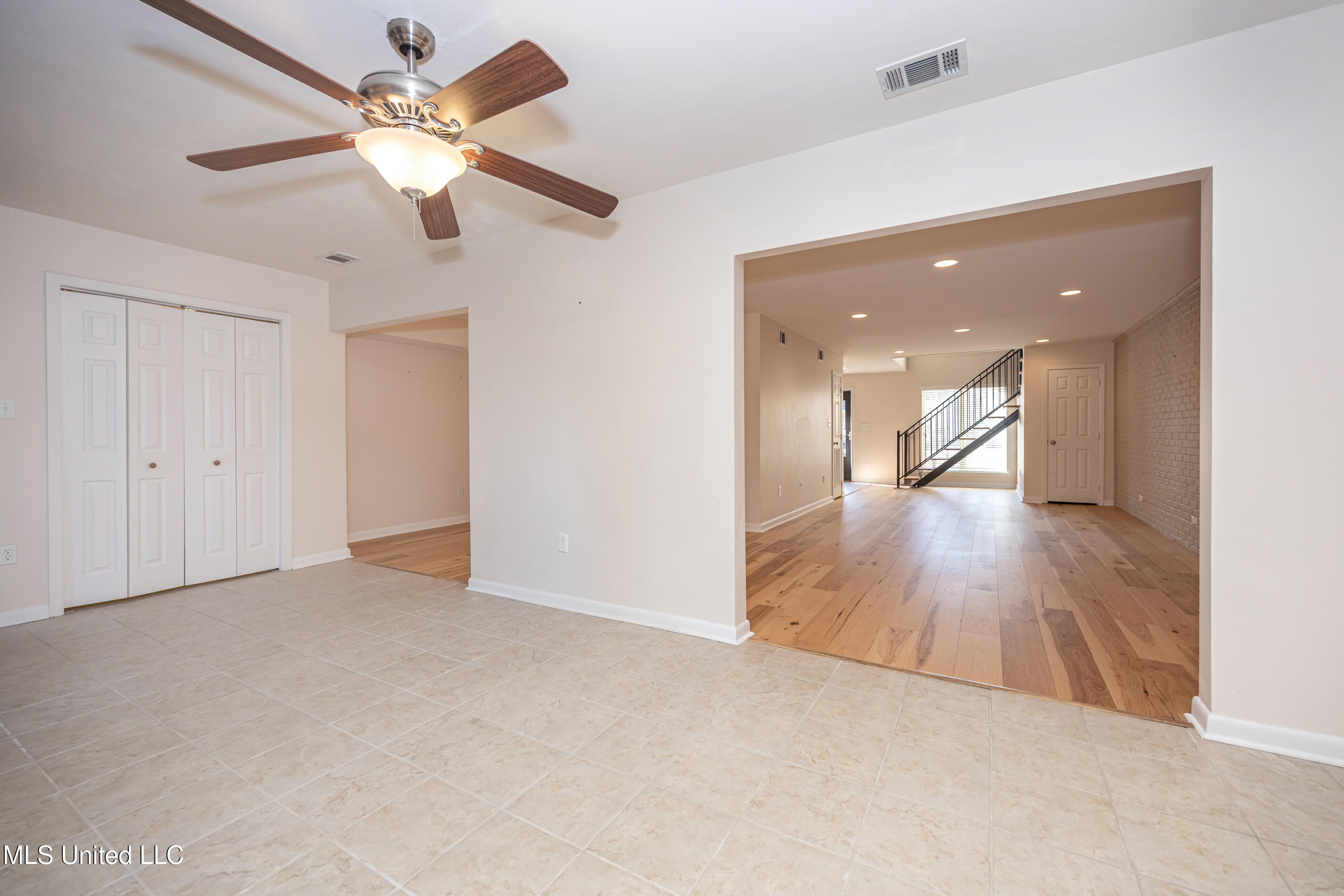 527 Front Beach Drive, Unit 29 Ocean Springs, MS 39564 - Photo 92 of 117 IMG_5127