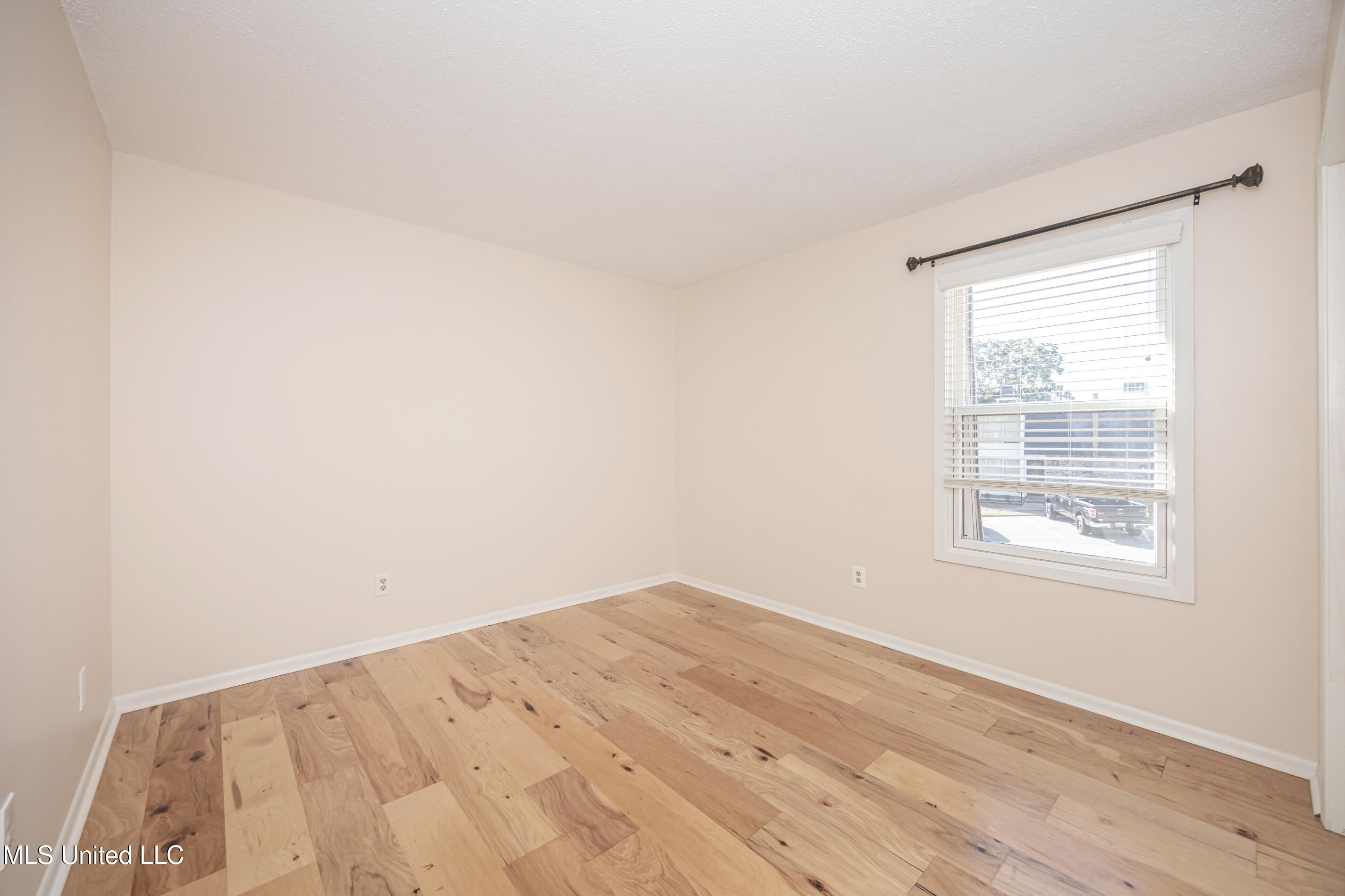 527 Front Beach Drive, Unit 29 Ocean Springs, MS 39564 - Photo 95 of 117 IMG_5131