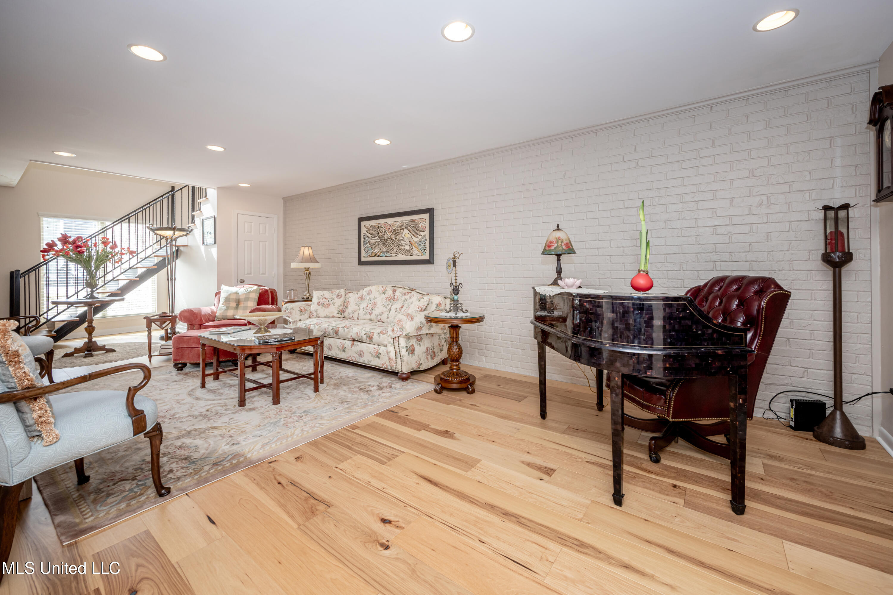 527 Front Beach Drive, Unit 29 Ocean Springs, MS 39564 - Photo 10 of 117 IMG_4307