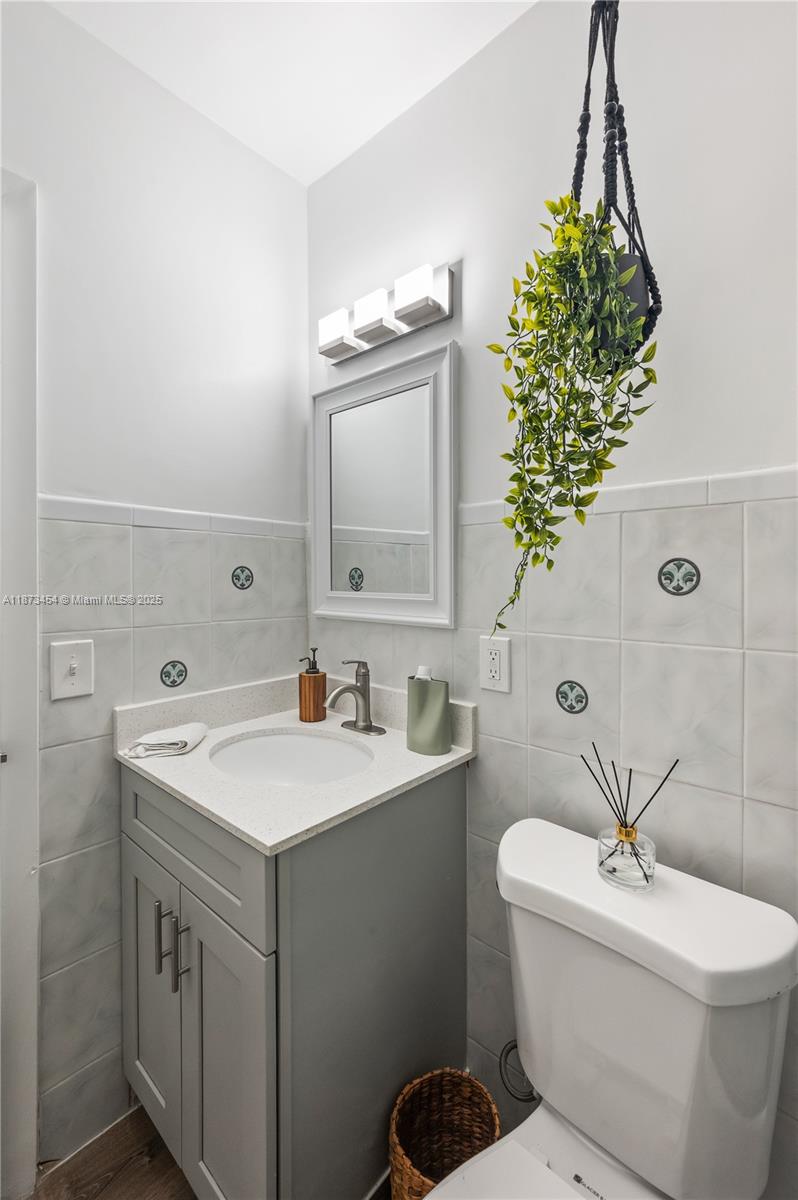 2917 Center Street Miami, FL 33133 - Photo 20 of 32 a bathroom with a toilet sink and mirror
