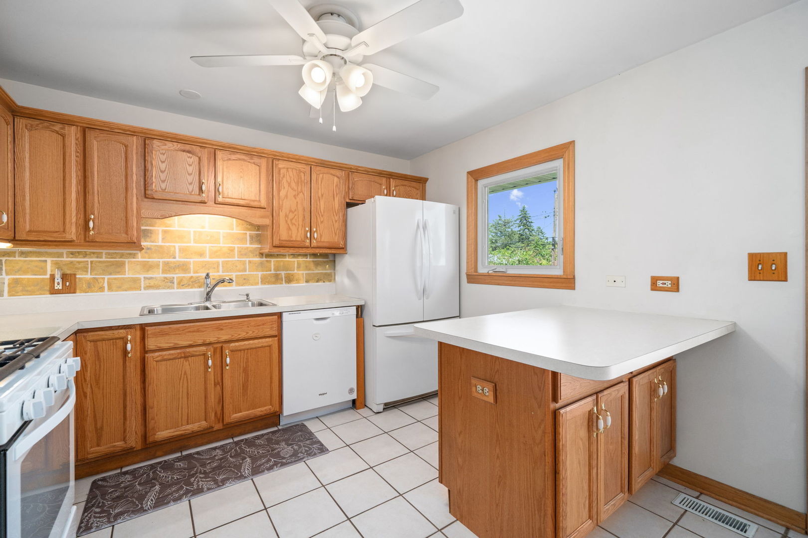 709 Rogers Road Romeoville, IL 60446 - Photo 7 of 25 Gallery Image 7