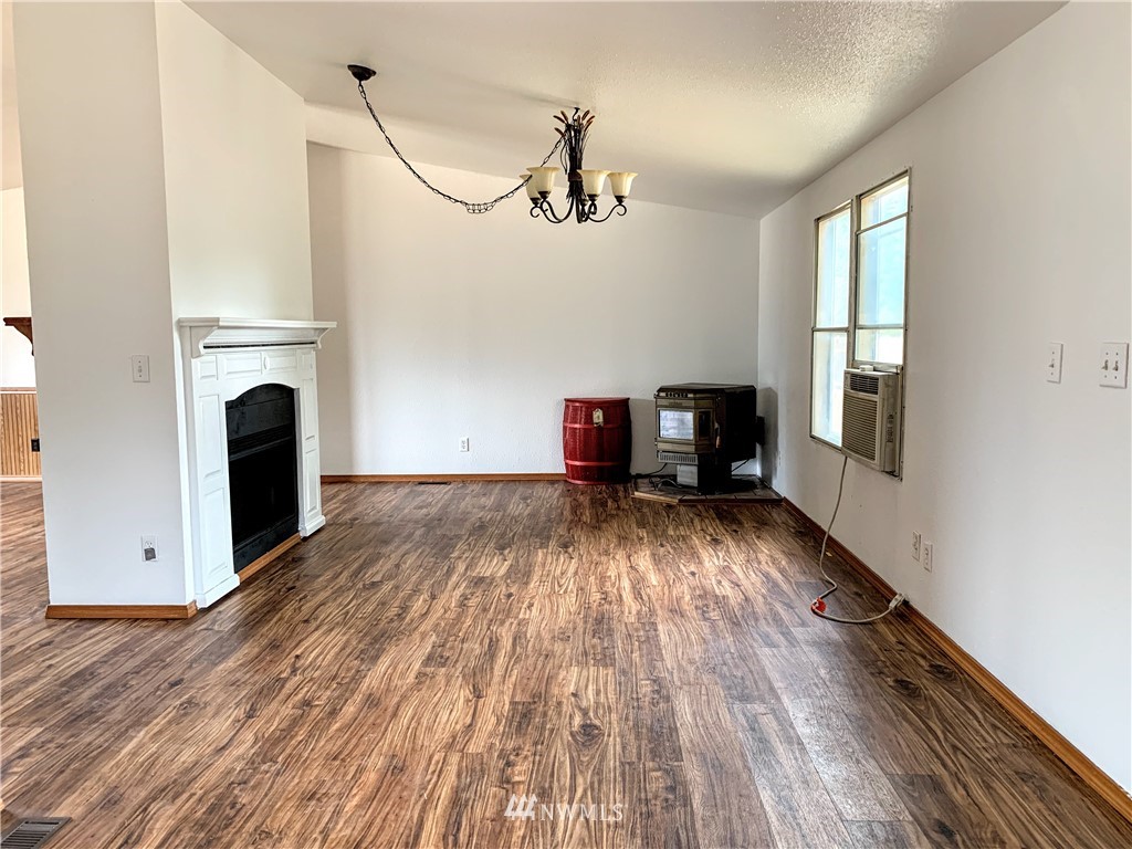 7034 187th Avenue Southwest Rochester, WA 98579 - Photo 2 of 18