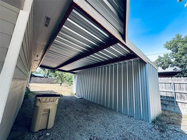 $162,000 | 302 West Armstrong Avenue, Comanche, TX 76442