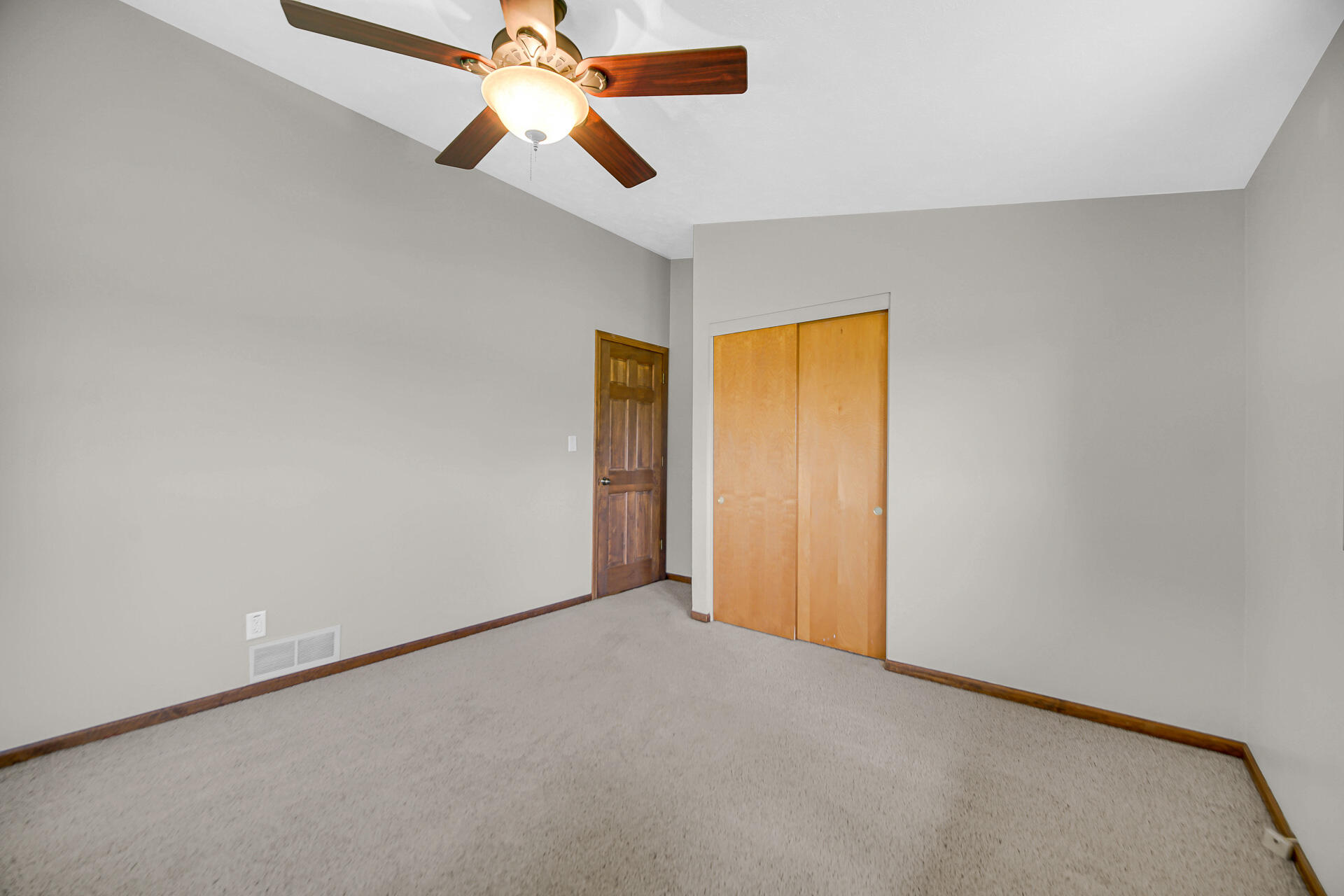 2372 South Taylor Road Mill Creek, IN 46365 - Photo 18 of 29 1920x1280