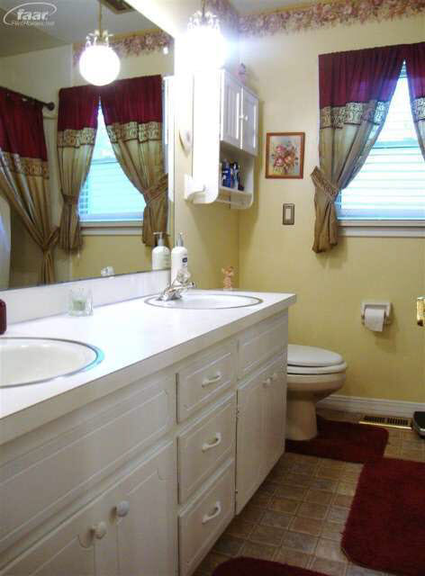 1036 Ramsgate Road Flint, MI 48532 - Photo 10 of 39 20367530-9.JPG