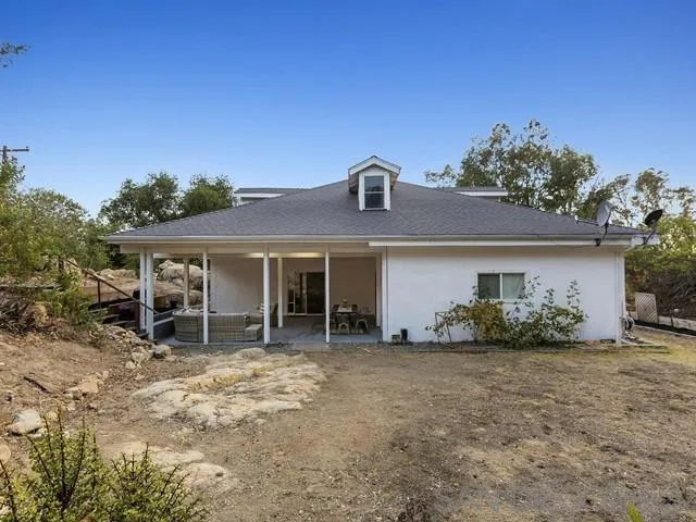 6460 Rainbow Heights Road Fallbrook, CA 92028 - Photo 31 of 38 front view of a house with a yard