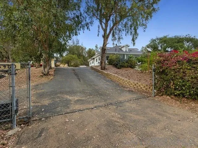 6460 Rainbow Heights Road Fallbrook, CA 92028 - Photo 38 of 38 a view of a yard with a tree