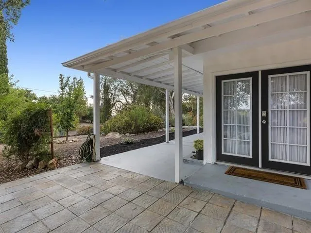 6460 Rainbow Heights Road Fallbrook, CA 92028 - Photo 9 of 38 a porch with seating space