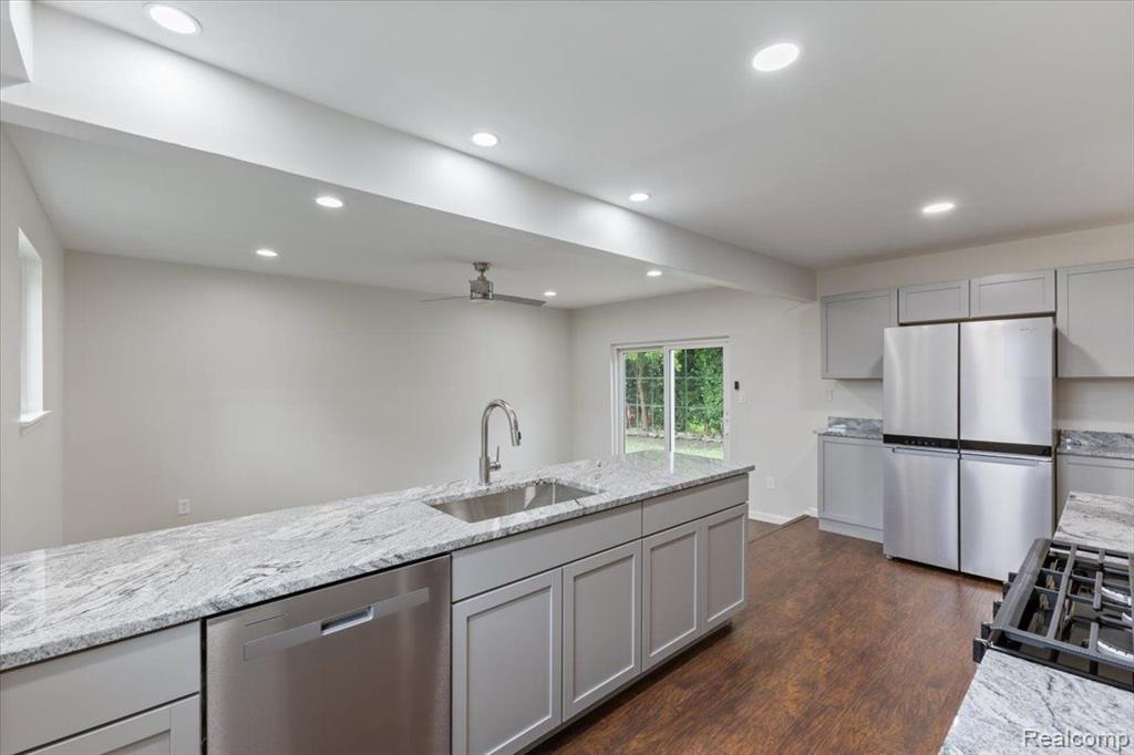 26095 Burg Road Warren, MI 48089 - Photo 9 of 28