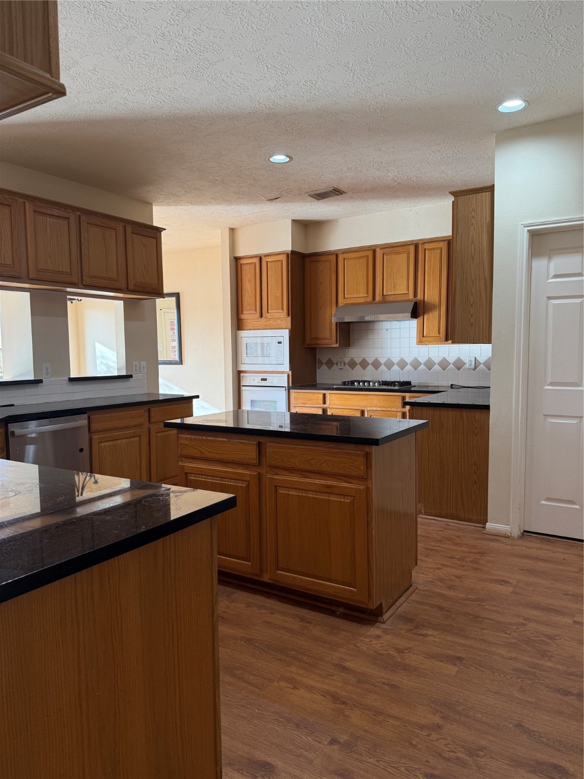 6714 Portuguese Bend Drive Missouri City, TX 77459 - Photo 4 of 13 a kitchen with granite countertop a sink and cabinets