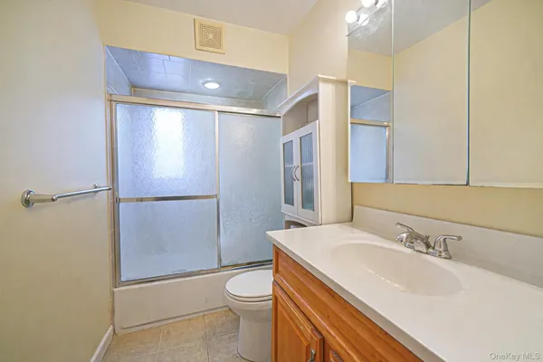 $619,000 | 24 New Highway, Commack, NY 11725