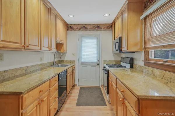 $619,000 | 24 New Highway, Commack, NY 11725