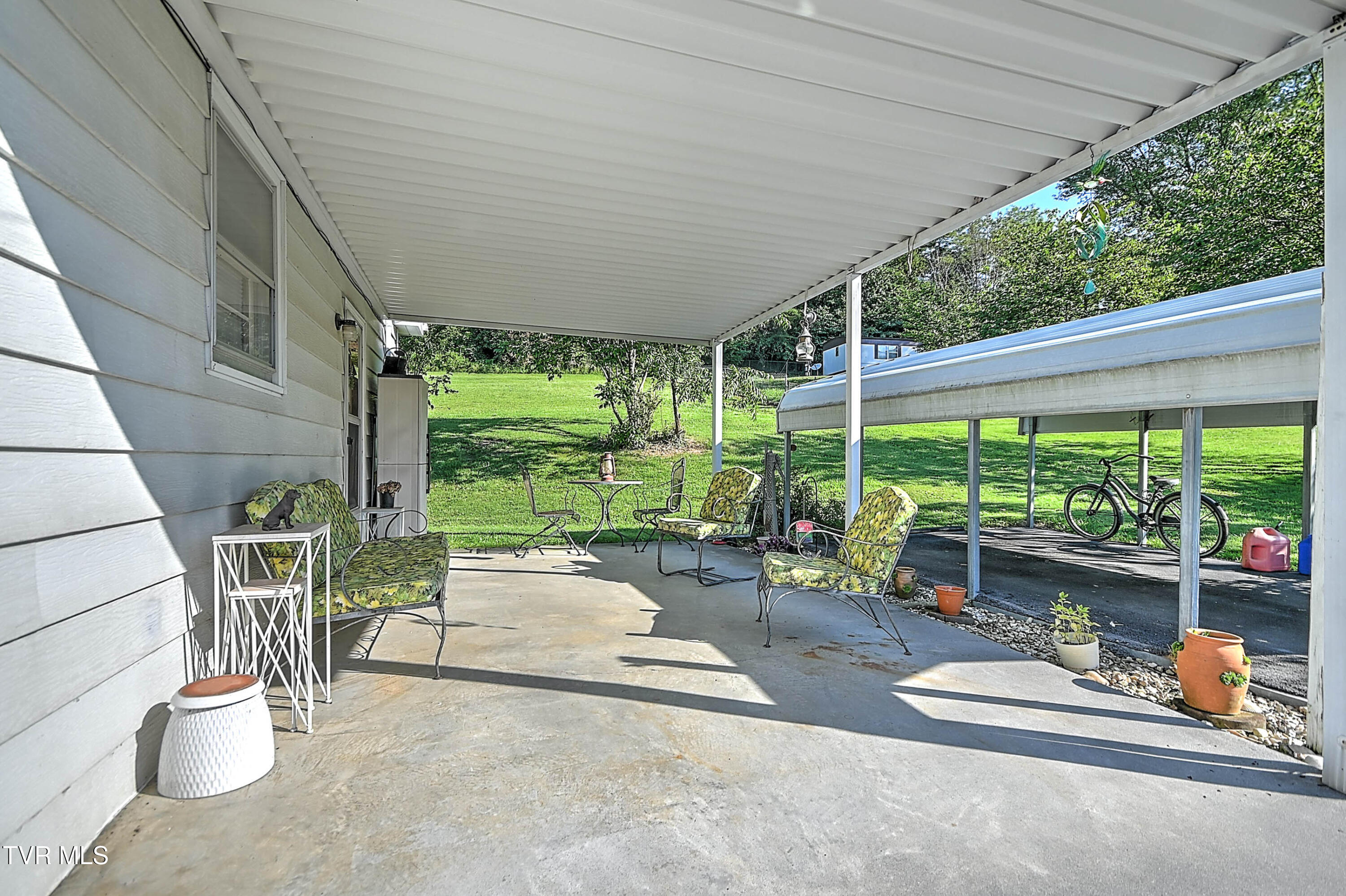 3659 Island Road Blountville, TN 37617 - Photo 3 of 53 3659 Island Rd DK-3
