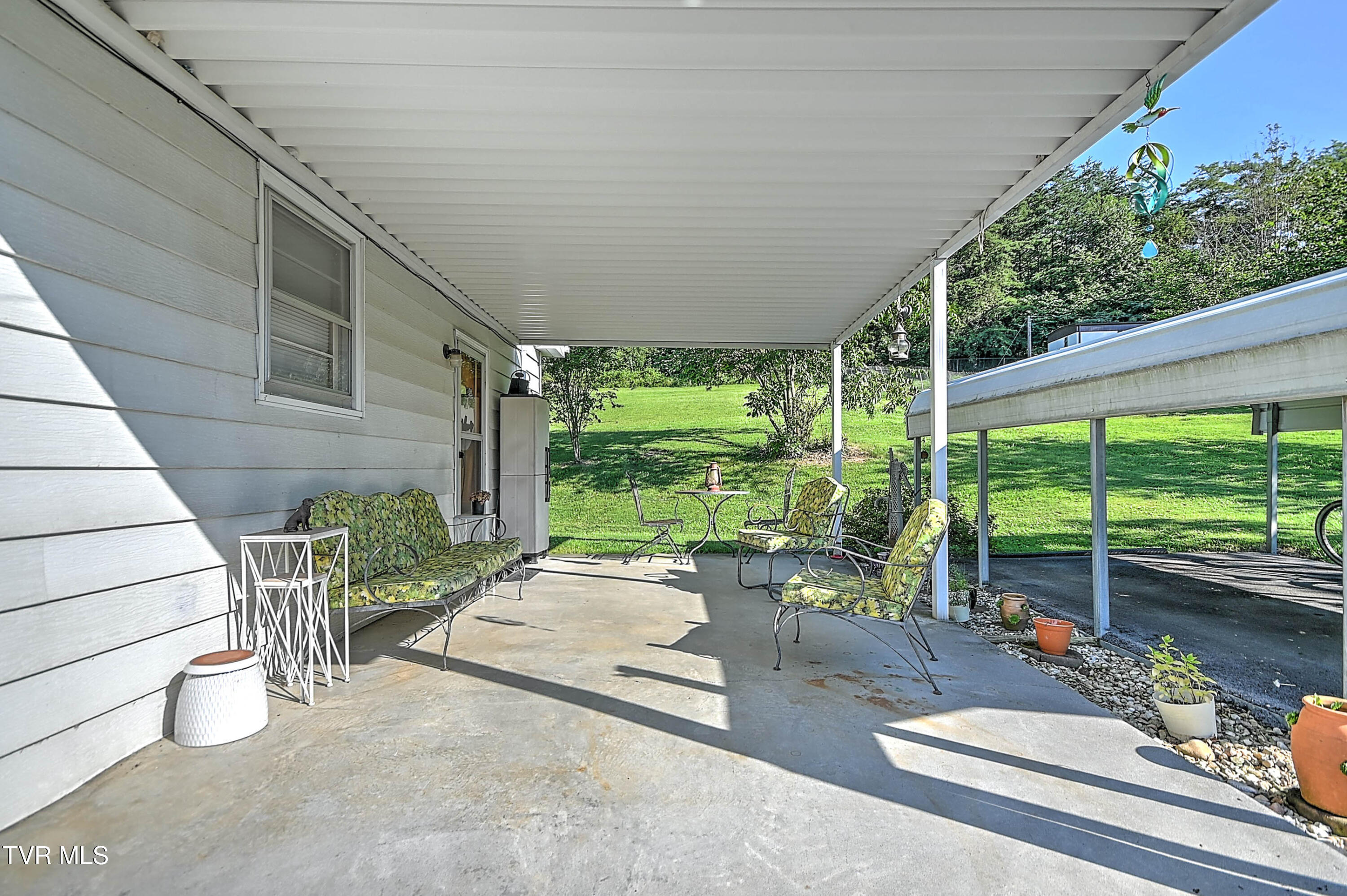 3659 Island Road Blountville, TN 37617 - Photo 4 of 53 3659 Island Rd DK-4