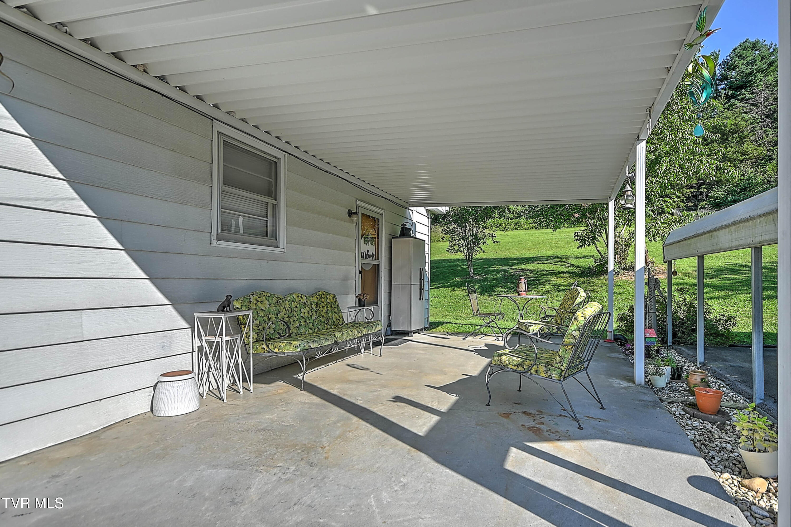 3659 Island Road Blountville, TN 37617 - Photo 5 of 53 3659 Island Rd DK-5