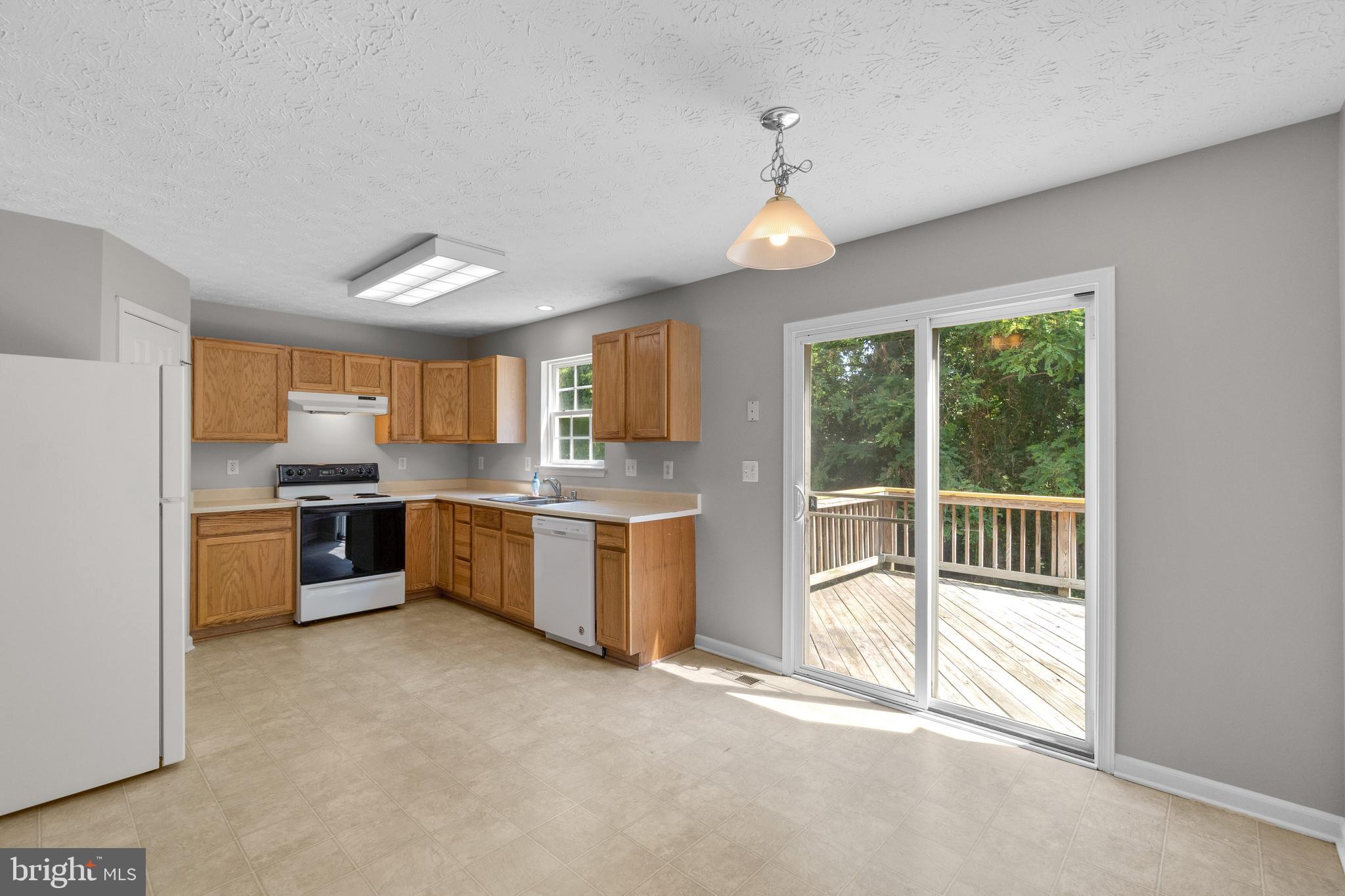 2816 Profitt Path Edgewood, MD 21040 - Photo 11 of 43 Dining room/Kitchen