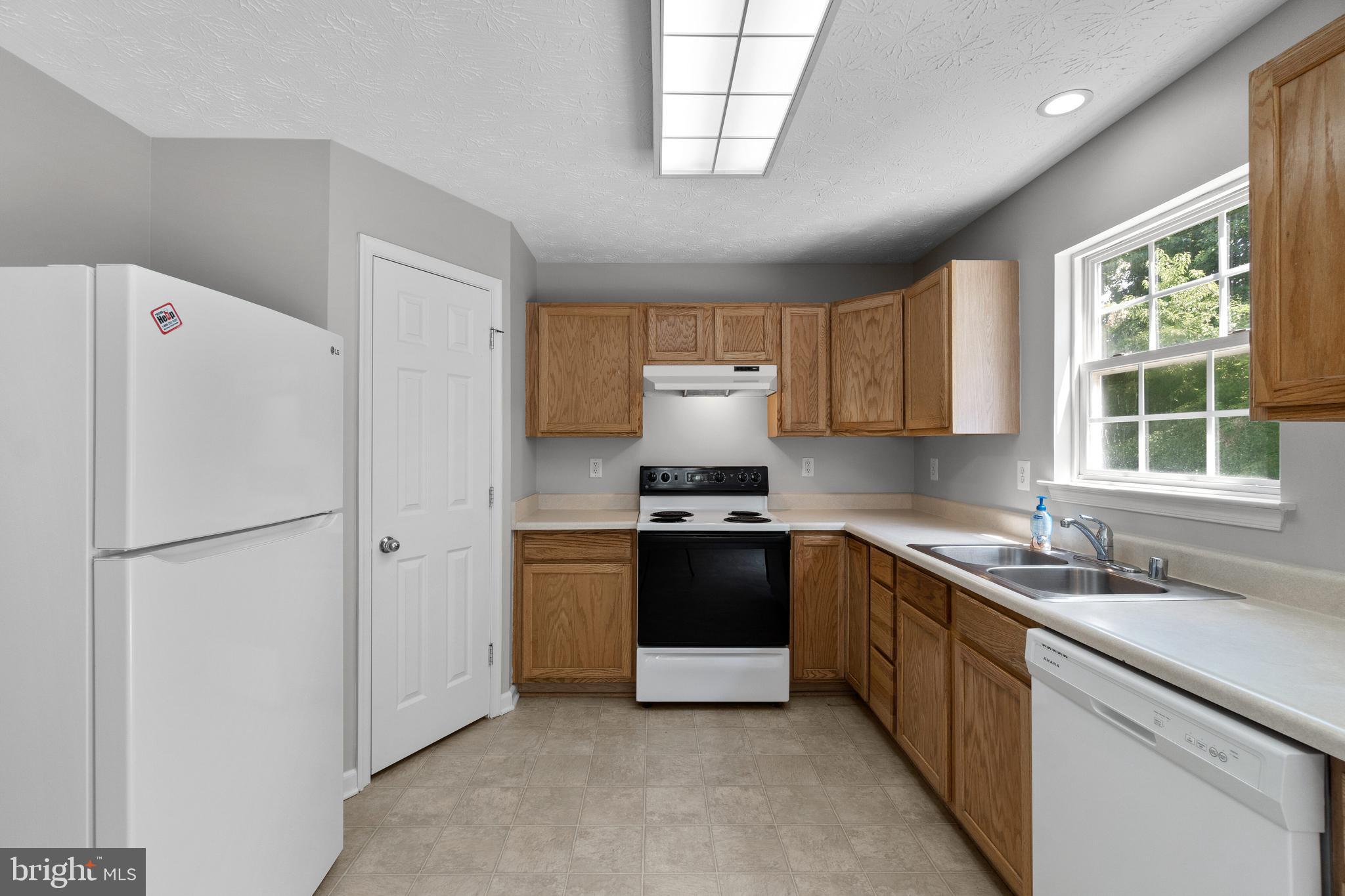 2816 Profitt Path Edgewood, MD 21040 - Photo 17 of 43 Kitchen