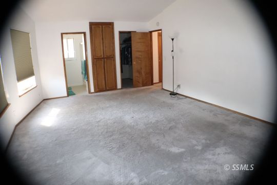 425 Veada Avenue Ridgecrest, CA 93555 - Photo 21 of 35 an empty room with windows