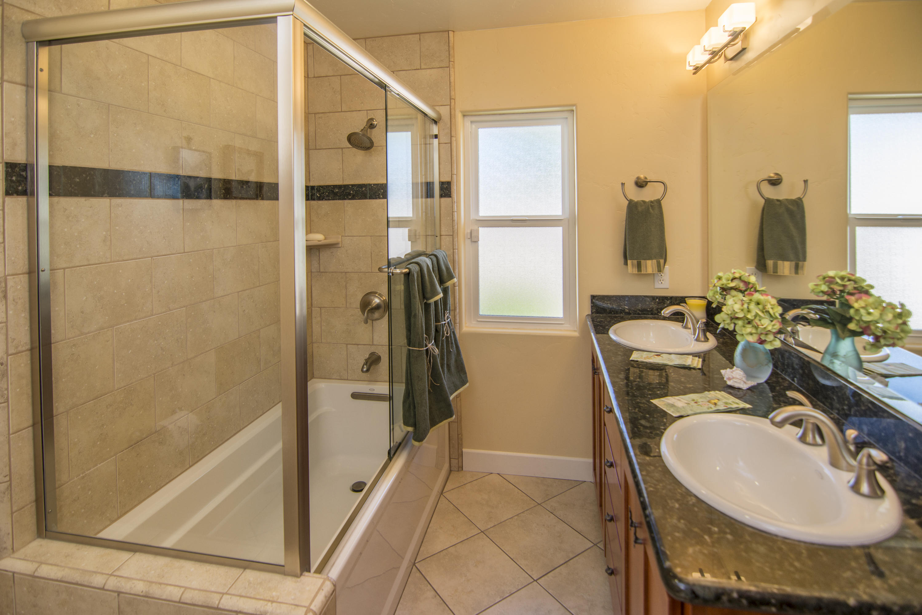 3114 Brent Road Redding, CA 96002 - Photo 14 of 23 Hall Bath