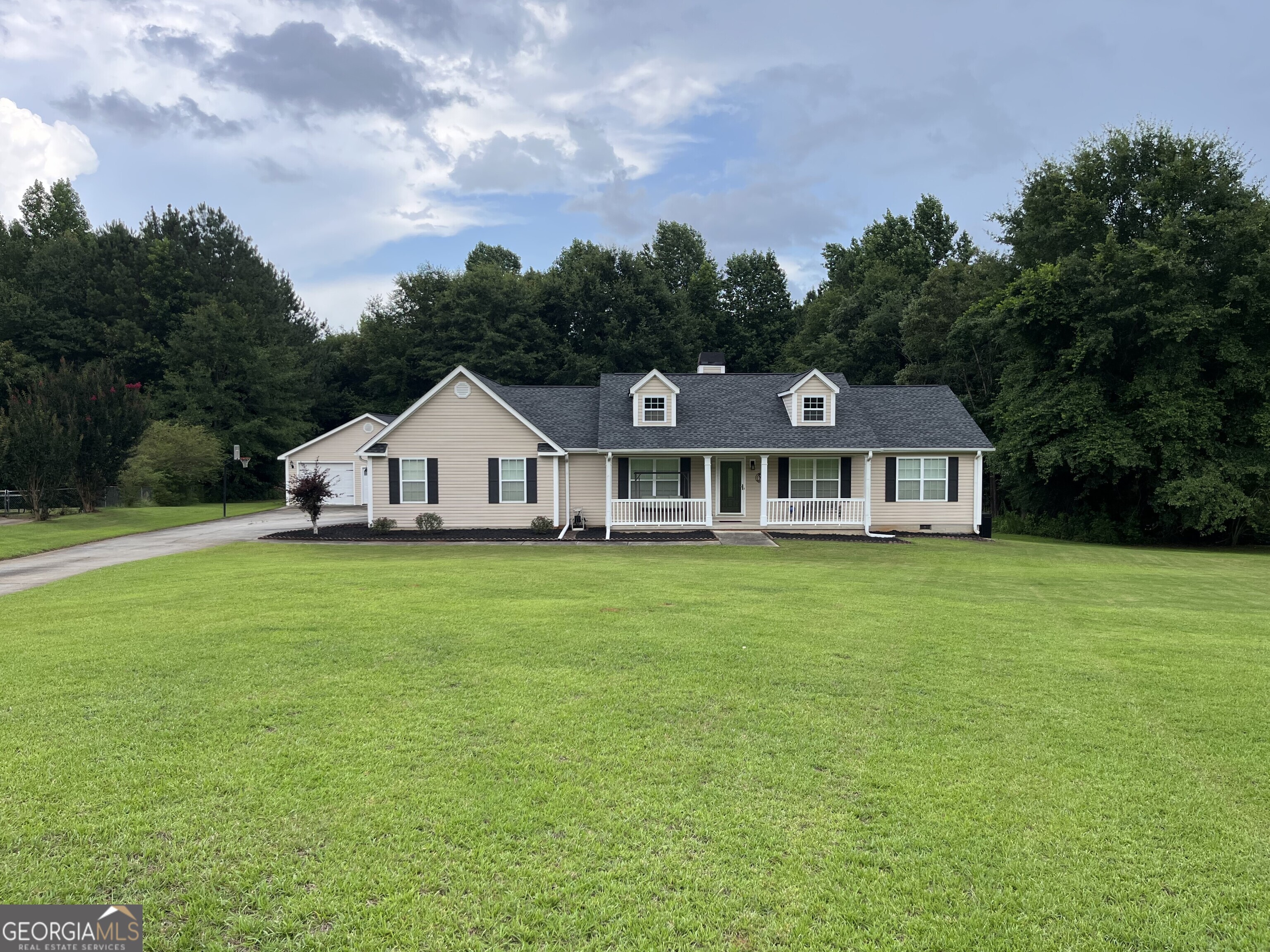 177 Strong Road Newnan, GA 30263 - Photo 2 of 30