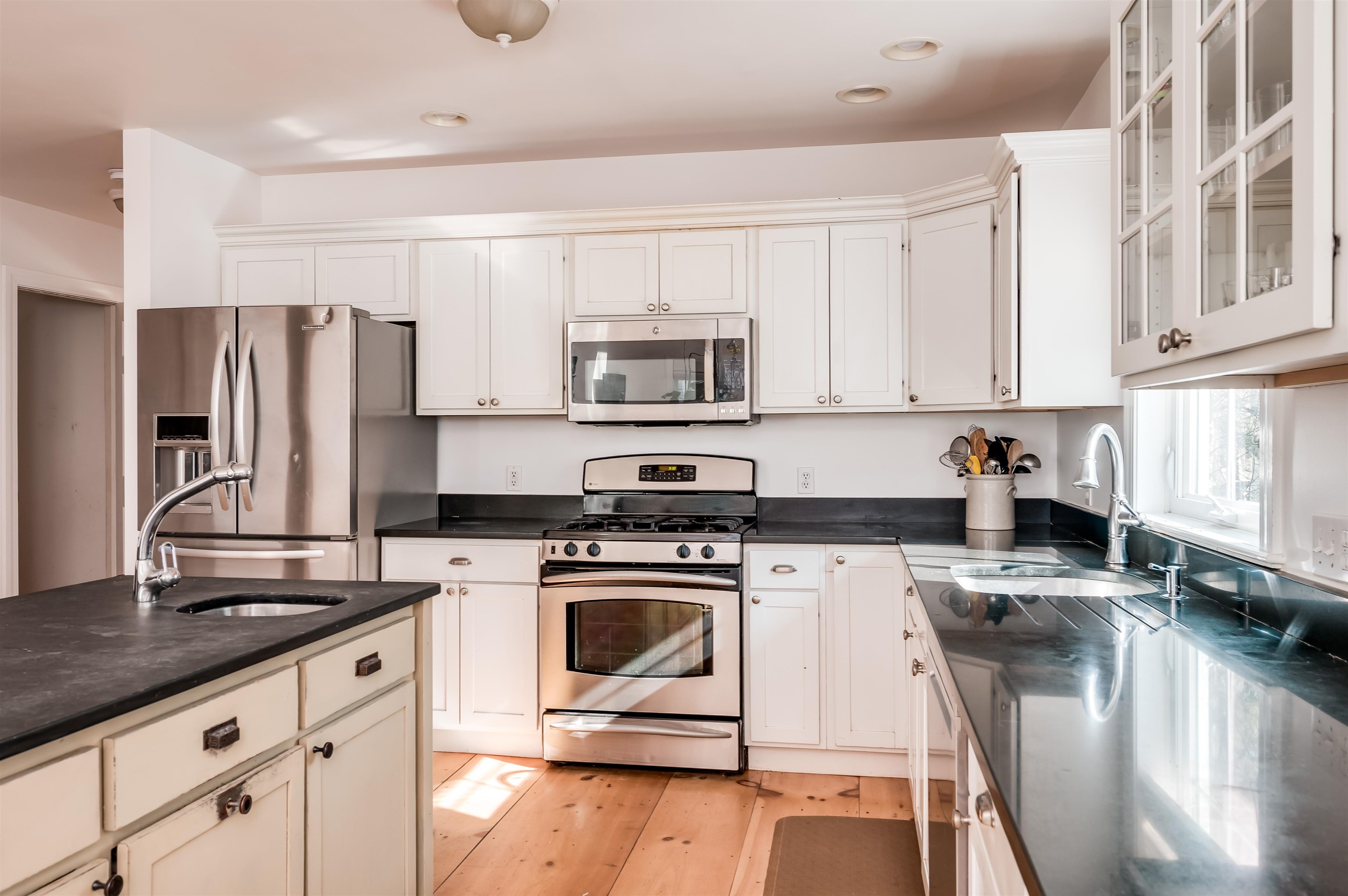 54 Edgewood Road Durham, NH 03824 - Photo 11 of 40